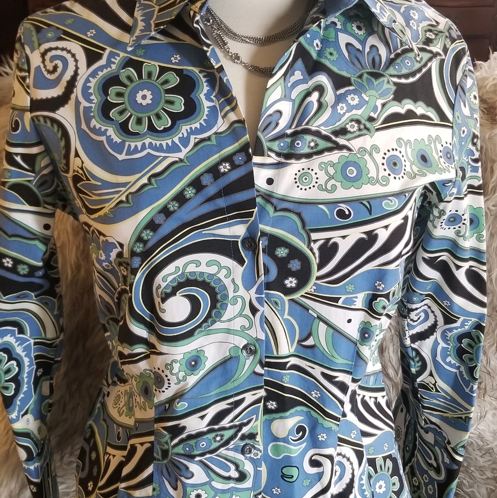 Woman's button down blouse, size Medium.